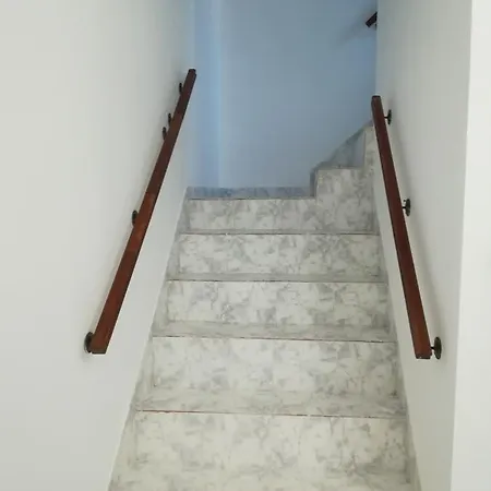Deluxe Whiteapart