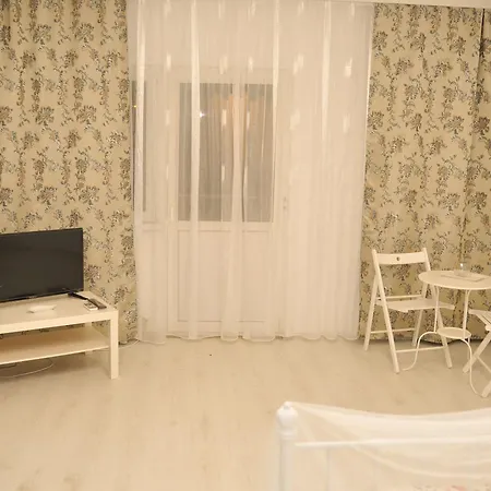 Deluxe Whiteapart *